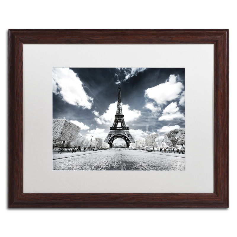 Un autre look à paris vii, reproduction de photo encadrée, H 16 po x l 20 po, Encadrement brun, Blanc