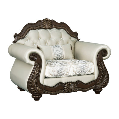 Fauteuil Pierce en tissu beige avec finition cerise