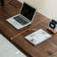 Bureau d'écriture simple et rétro en bois de noyer massif-792680110