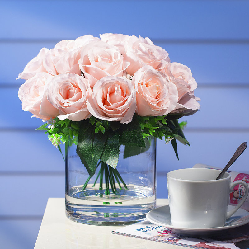 Arrangement floral roses en vase, Rose