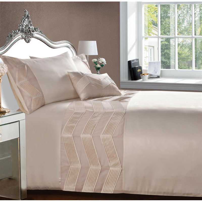 Fioranna Chevron / Zig Zag Duvet Cover Set with Pillowcases, Blush, Super King - 2 Standard Pillowcases
