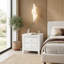 Table de chevet en bois massif avec 2 tiroirs, table de chevet en bois avec rangement, table de bout de chambre à coucher moderne, table de chevet d'appoint peu encombrante avec structure en pin pour l'organisation de la chambre à coucher-129234535