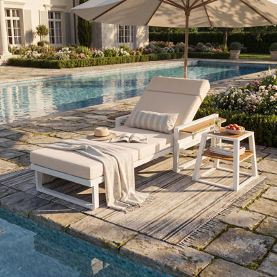 Structure de chaise longue d'extérieur inclinable avec coussin à 4 plis, crème, blanc et teck