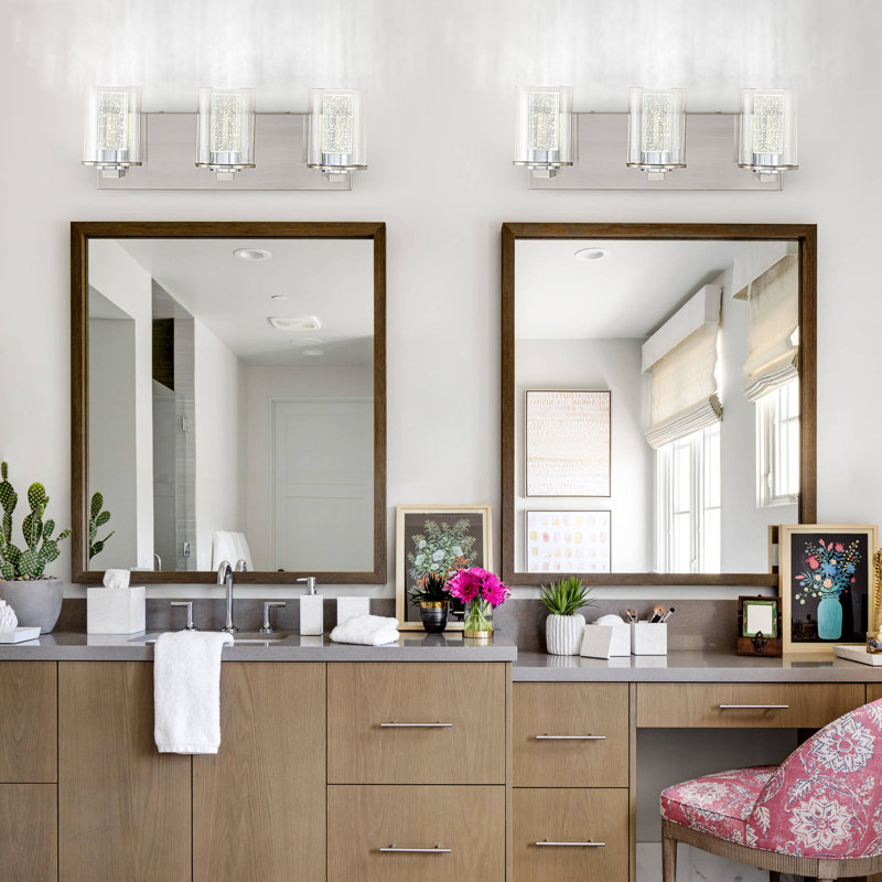 Miroir de salle de bain en nickel brossé (4 lumières, 24 pouces) avec abat-jour en verre transparent, Quatre lumières