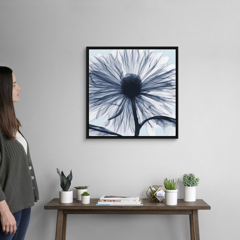 «Chrysanthemum Blues» par Albert Koetsier - reproduction d'art sur toile, H 26 po x l 26 po x P 1,75 po, Cadre noir