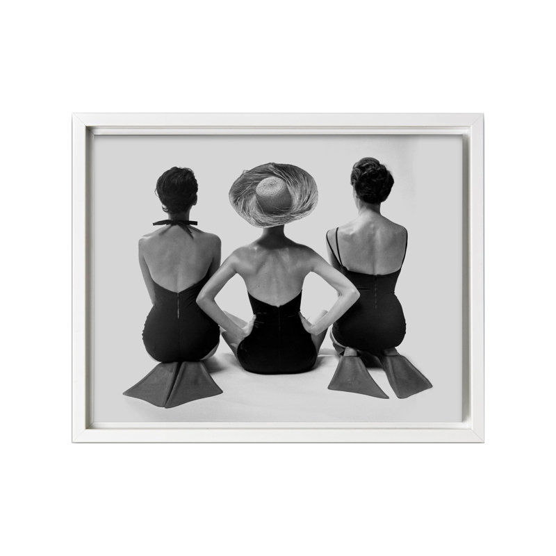 Femmes en maillot de bain, Canvas, 24"H x 32"W, White Framed