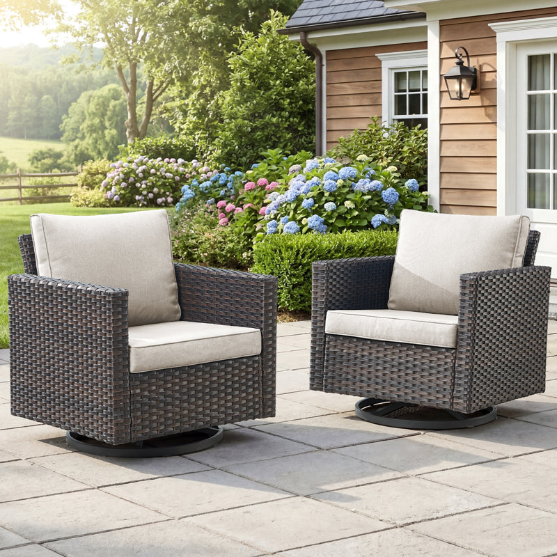 Chaise pivotante d'extérieur en osier coulissant avec coussins Brooksie, Beige