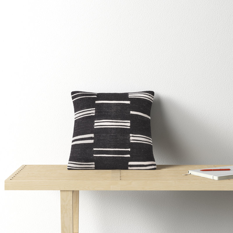 Jeté en coton Chanterelle, 18 po x 18 po, Noir / blanc, Polyester/ Bourre en polyester