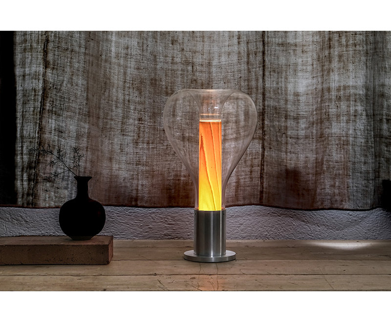 Lampe de table Eris par Mayice Studio, Aluminium, Hêtre naturel