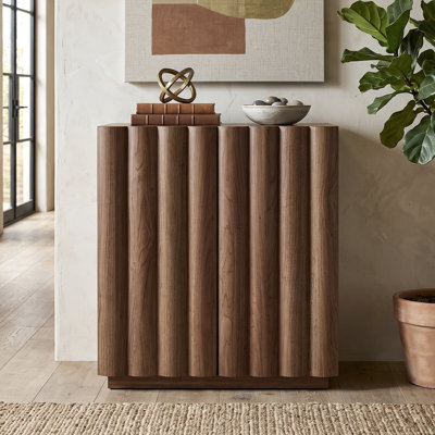 Armoire d'appoint rectangulaire cannelée en noyer satiné de 28 po de largeur Olie