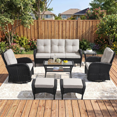 Ensemble de conversation de patio extérieur en osier 7 pièces avec des chaises pivotantes et des poufs