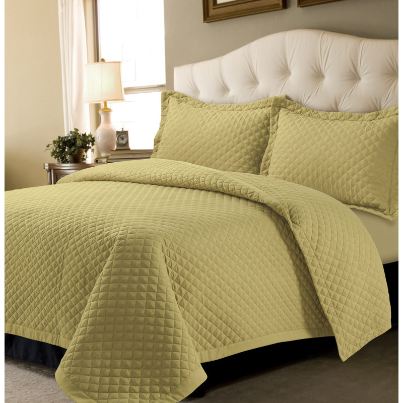 Brisbane Modern & Contemporary Polyester Geometric Shapes Quilt, Gold, Queen Quilt + 2 Standard Shams