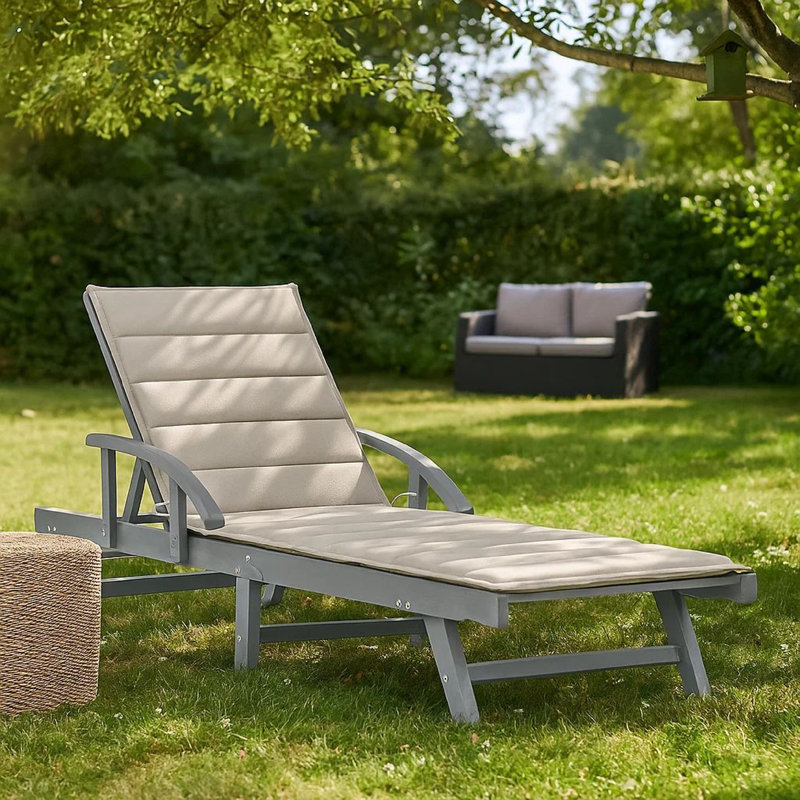 Chaise longue d'extérieur Kaye, bois d'acacia gris 79 po, polyester crème