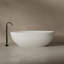 Baignoire de trempage autoportante blanche à surface solide avec trop-plein et bonde escamotable 59 "x 28" Monblari-124328622-124328621