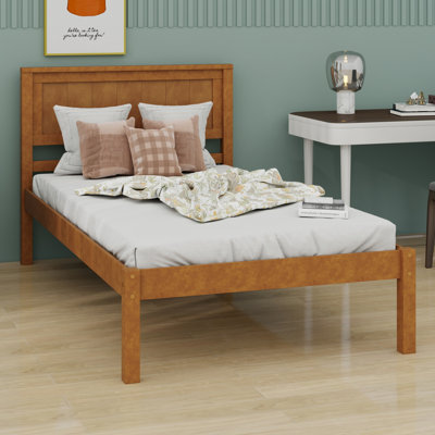 Lit plateforme classique avec tête de lit et lattes de bois pour la chambre à coucher