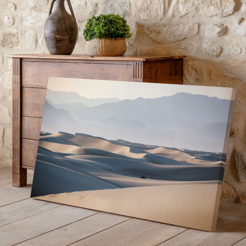 Toile «A Serene Desert Landscape At Dawn», art de sable doucement roulé Dunes dans des tons beiges doux et contrastés avec art mural sur toile