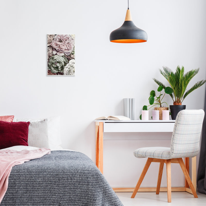 Art détaillé sur plaque de roses empilées, design par Annabelle Hall, H 15 po x l 10 po