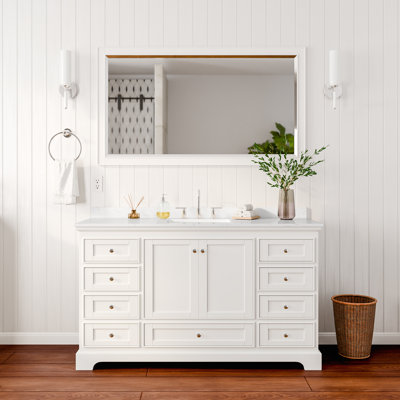 Meuble-lavabo simple 60 po Deborah en blanc, comptoir en marbre de culture de Carrare, lavabo carré encastré (3 trous), garniture en chrome poli, miroir de 58 po