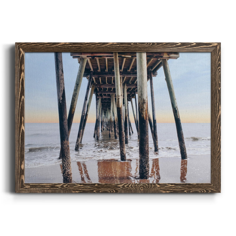 Under the Pier - Photographie de cadre photo sur toile, H 31,5 po x l 23,5 po x P 1,5 po, Noyer