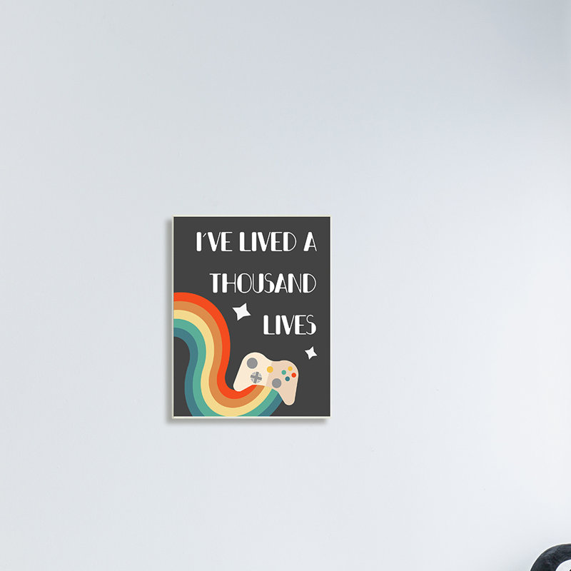 Vidéo «I'm Lived A Thousand Lives», H 19 po x l 13 po, Plaque de bois