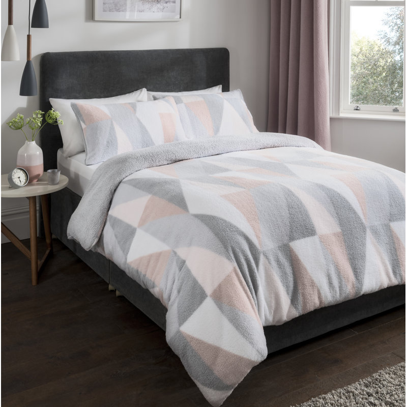 Marview Polyester Geometric Shapes Duvet Cover Set with Pillowcases Included, Blush, 230 x 220cm Duvet Cover + 2 Standard 
