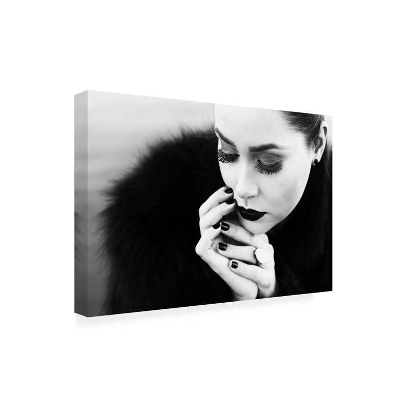 Josefina Melo  Between Fingers Canvas Art, H 12 po x l 19 po x P 2 po