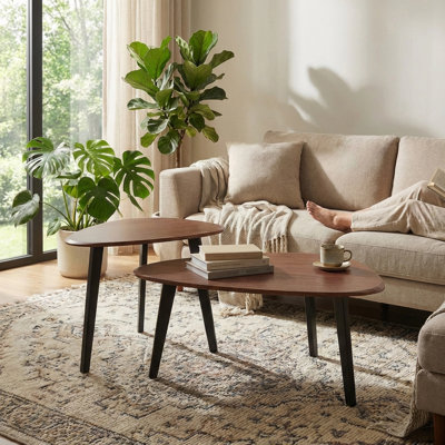 Ensemble de tables basses gigognes en bois de style Mid-Century et de tables empilables avec pieds en bois massif