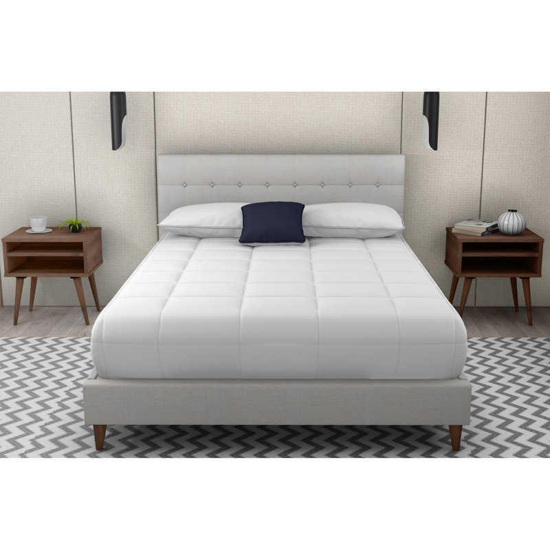 Très grand lit tapissier très grand avec 2 tables de chevet dans un abat-jour en pierre, 100% avec panneaux et portes à finition noyer, tables de chevet de taille beige, style de couleur, poignées de tablettes,