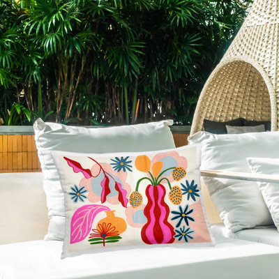 Coussin d'extérieur Eclectic Mod Flower Vases Design par Suzanne Allard