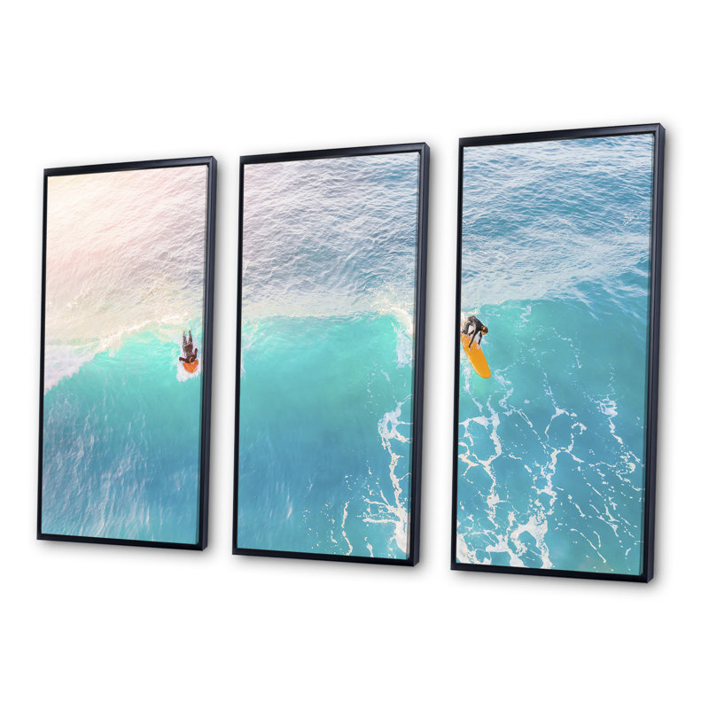 Surfers on A Bright Sunny Ocean Wave - Ensemble de 3 reproductions encadrées sur toile, H 28 po x l 36 po x P 1 po