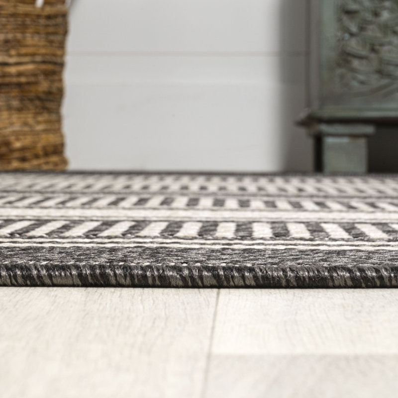 Tapis intérieur / extérieur noir / crème Lauchlyn, Rectangle 5 pi 3 po x 7 pi 7 po