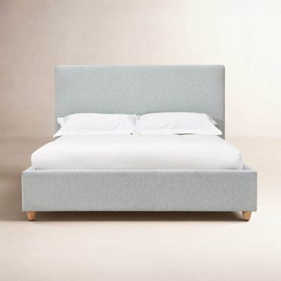 Meduse Upholstered Bed