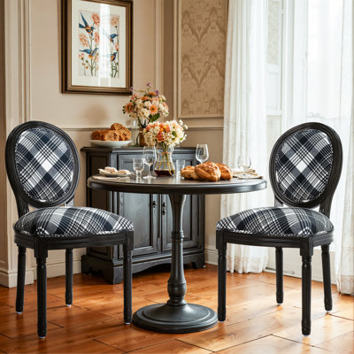 Ensemble de 2 chaises de salle à manger françaises, chaises de campagne françaises, pieds en bois noir, motifs à carreaux classiques sur dossier en lin rond, pour la cuisine, carreaux blanc noir