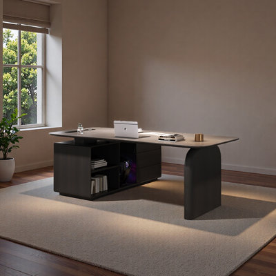Bureau unique avec surface de travail spacieuse
