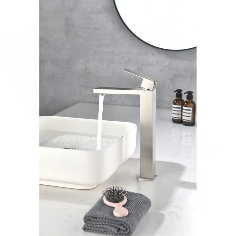 Robinet de lavabo de salle de bain à poignée simple, robinet de meuble-lavabo de salle de bain avec tuyau d'alimentation en eau
