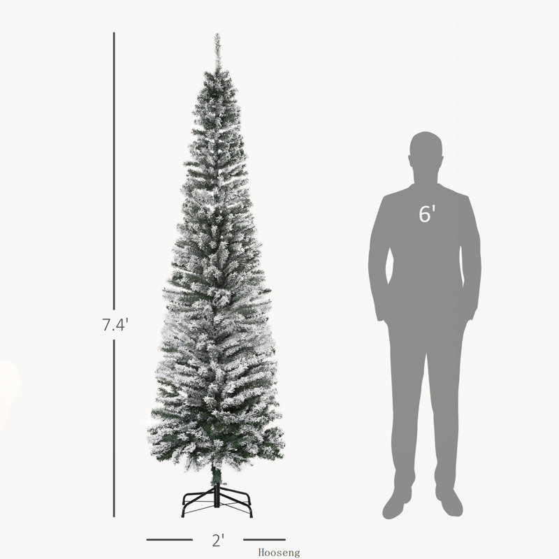 Arbre de Noël floqué avec fausses neiges et branches denses