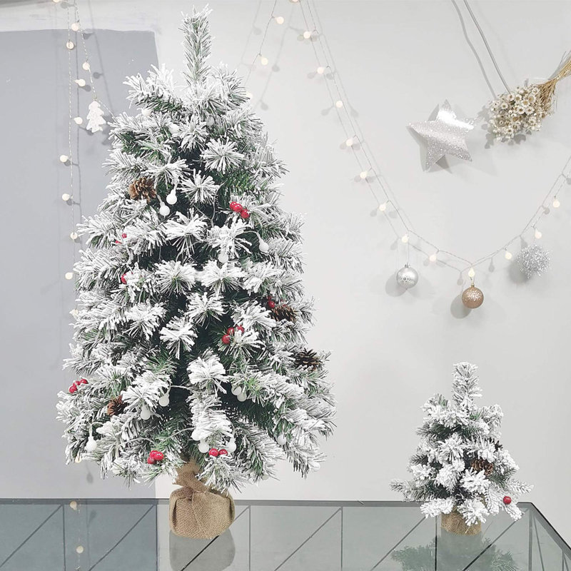 Arbre de Noël artificiel pré-éclairé 3 pi, arbre de Noël enneigé avec 70 lumières DEL, 140 branches, 7 pommes de pin, 10 baies rouges pour bureau, alimenté par piles