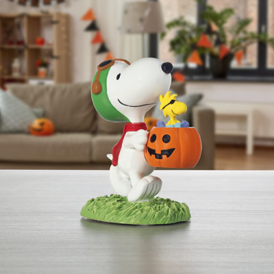 Figurine Peanuts Snoopy Tricks, Treats, and Tails