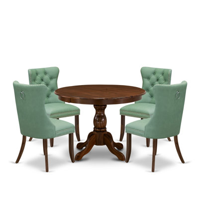 Cet ensemble de 5 pièces comprend une table de salle à manger ronde et 4 chaises rembourrées, noyer antique