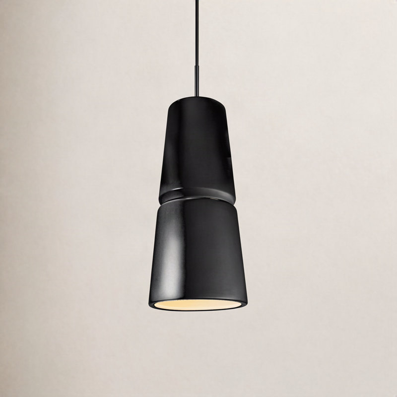 Luminaire suspendu conique à 1 lumière Logan, H 18 po x l 8 po x P 8 po, Noir brillant, Chrome poli