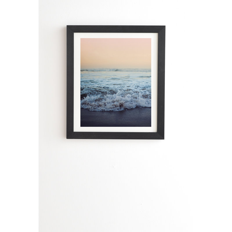 Photographie « crash into me », H 20 po x l 16 po x P 2 po, Papier, Blanc