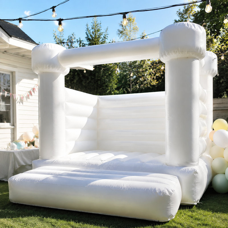 Jeu gonflable en PVC blanc 10 'x 10' avec souffleur d'air, siège gonflable à rabat pour fêtes d'anniversaire d'enfants, mariages et événements dans la cour