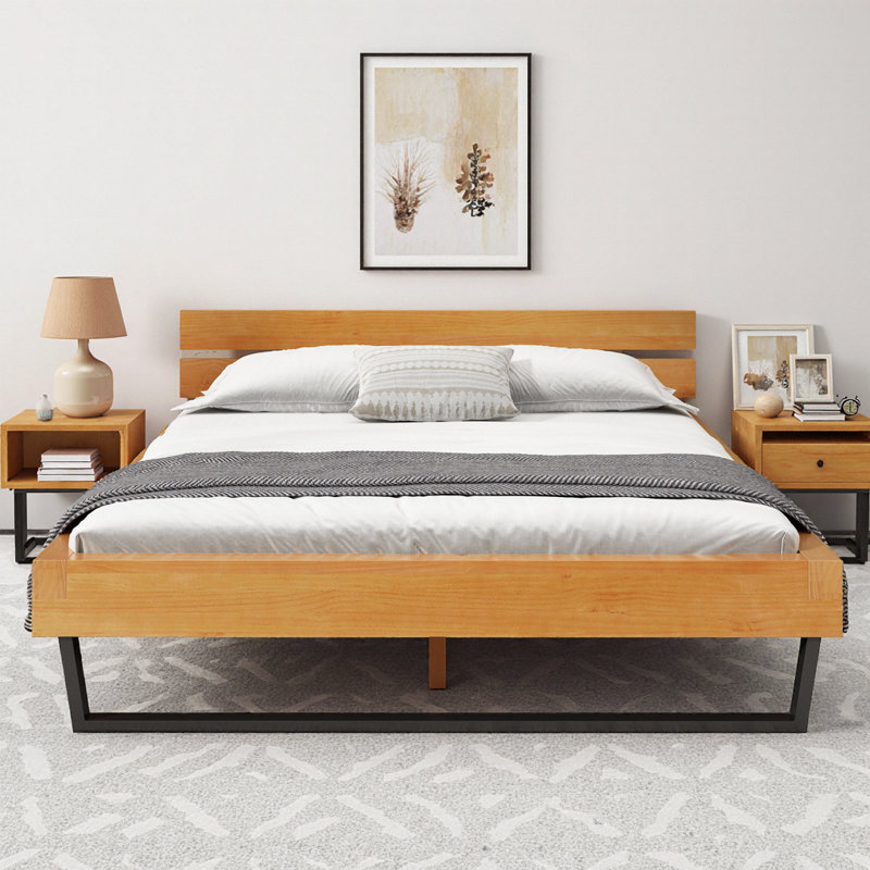 Le pin naturel rencontre l'acier noir mat, le cadre industriel chic et le matelas de 7 po, Grand lit