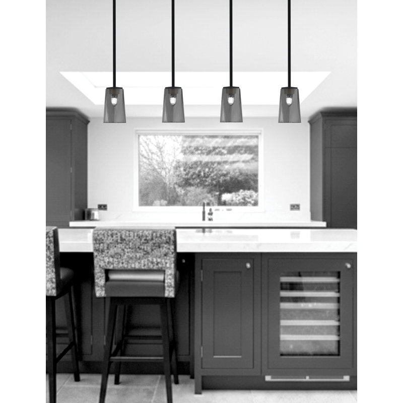 Mini pendentif Arencibia Stem présenté en finition noir mat avec verre fumé bullé de 11,4 cm de large x 16,5 cm de hauteur