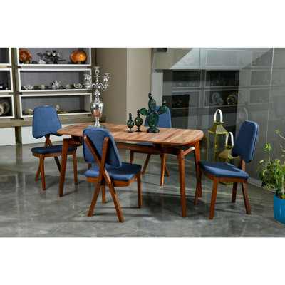 Ensemble repas pour quatre personnes