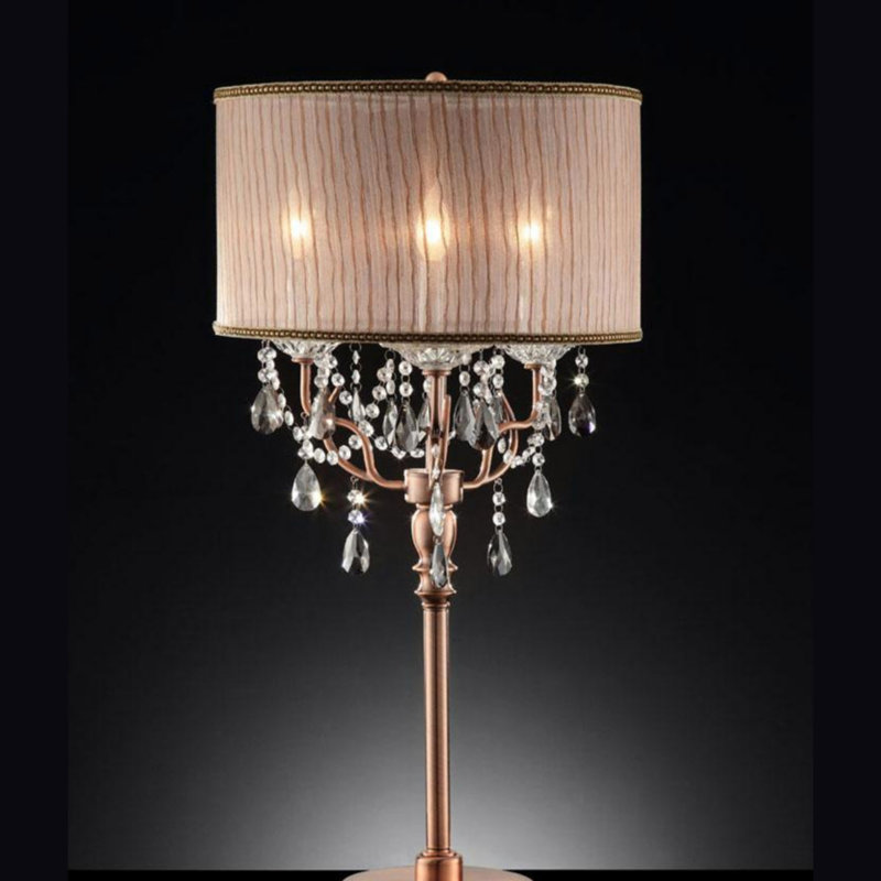 Grande lampe de table «Rosie» avec finition et accents de cristal, abat-jour