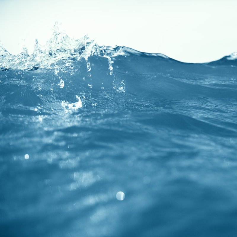 Surface de l'eau par Danilovi, H 30 po x l 30 po