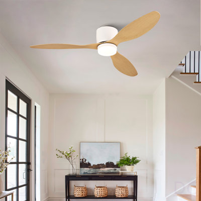 Ventilateur de plafond de 52 pouces avec lumière, conception encastrée ultra-mince, 3 pales en plastique ABS, télécommande incluse, réglage à 6 vitesses, moteur à courant continu réversible, fonctionnement silencieux, idéal pour les chambres à coucher, intérieur / extérieur