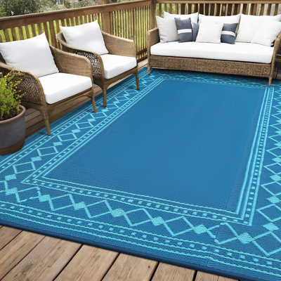 Tapis d'extérieur réversible imperméable bleu / vert 9 x 18 pi, tapis de paille en plastique pliable, tapis facile à nettoyer résistant aux rayons UV avec sac de transport et piquets pour terrasse de patio, camping et camping