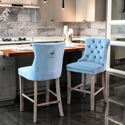 Chaises de bar modernes en tissu d'ameublement en velours Mid-Century avec capitonnage à boutons, pieds réglables, décoration luxueuse bleue, coussin en mousse haute densité, bois